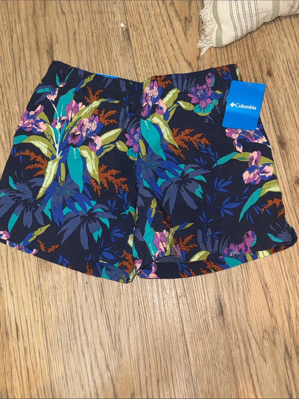 Columbia Navy Floral Print Court Shorts Womens Size Small Regular Fit